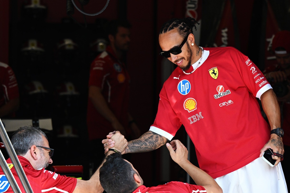 Hamilton: “Ferrari artık odağını 2026’ya çevirmeli”
