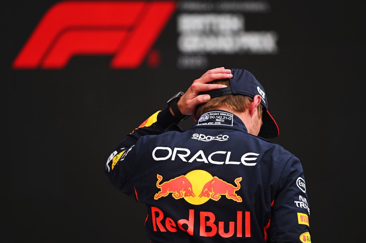 Palmer: “Mekies acilen Verstappen ile anlaşmalı”