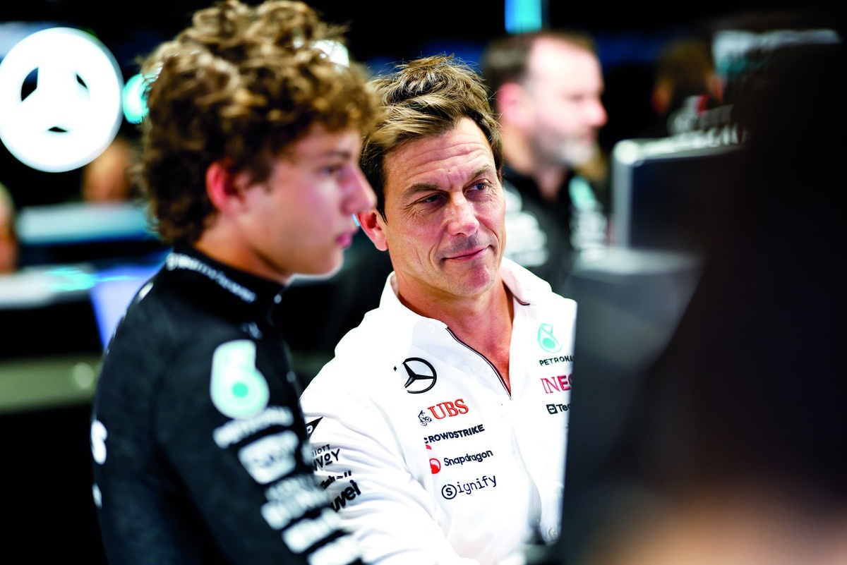 Wolff: “Verstappen ile görüştük ama Russell-Antonelli ile devam edecek gibiyiz”