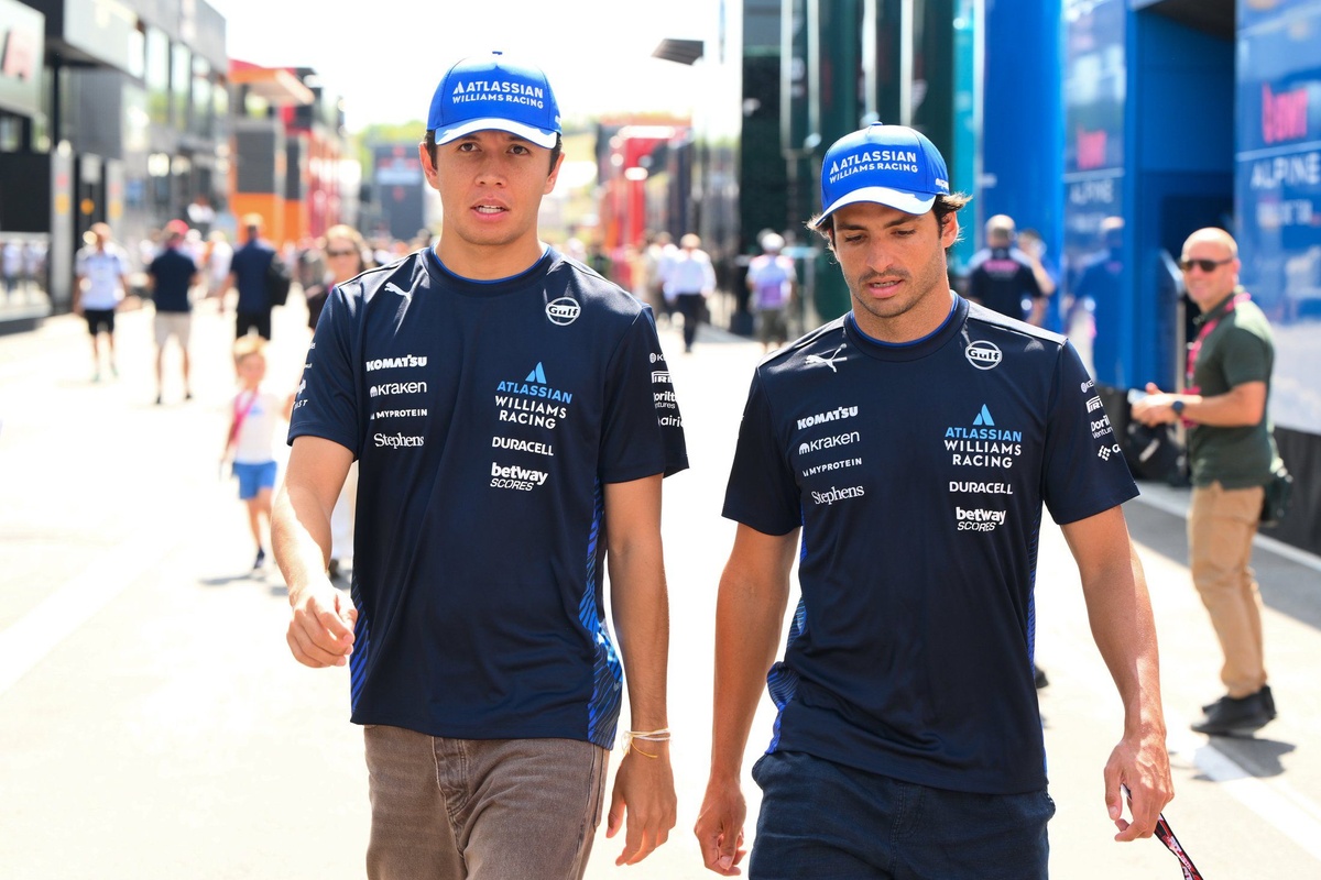 Albon: “Sainz geri bildirim vermede çok iyi, onun sayesinde aracı geliştiriyoruz”
