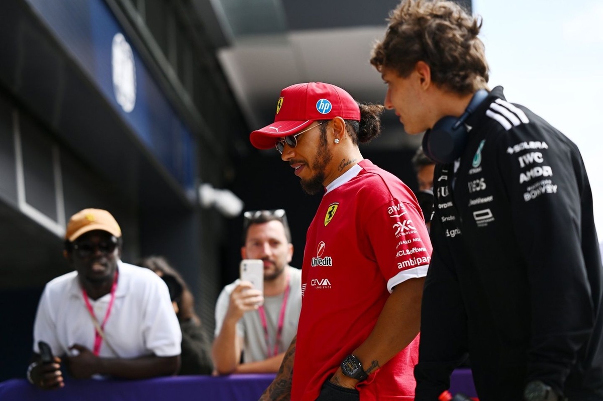 Mercedes: “Hamilton, genç pilotlar için inanılmaz bir müttefik”