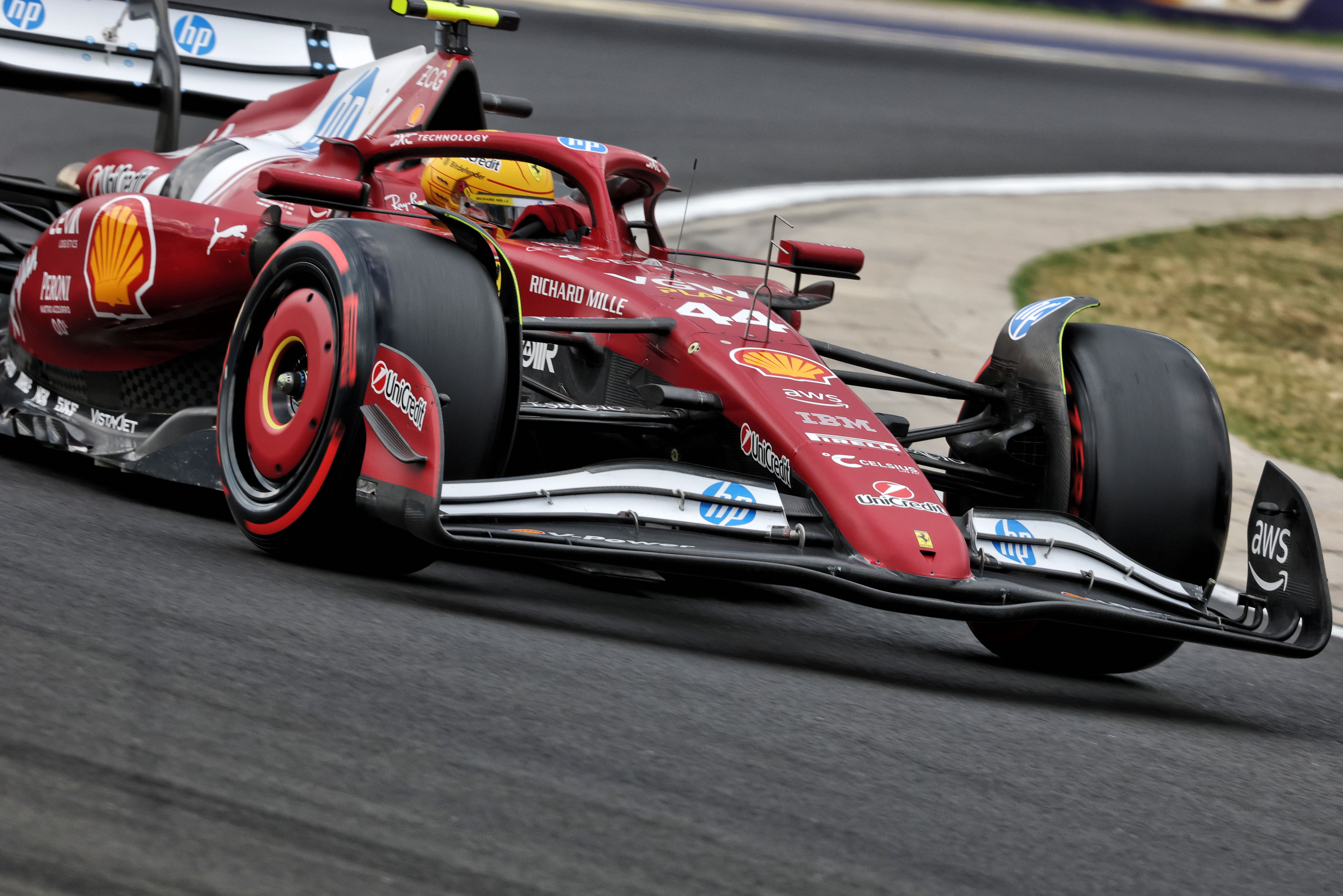 F1 pundit questions if Lewis Hamilton is really to blame after “absolutely useless” remark
