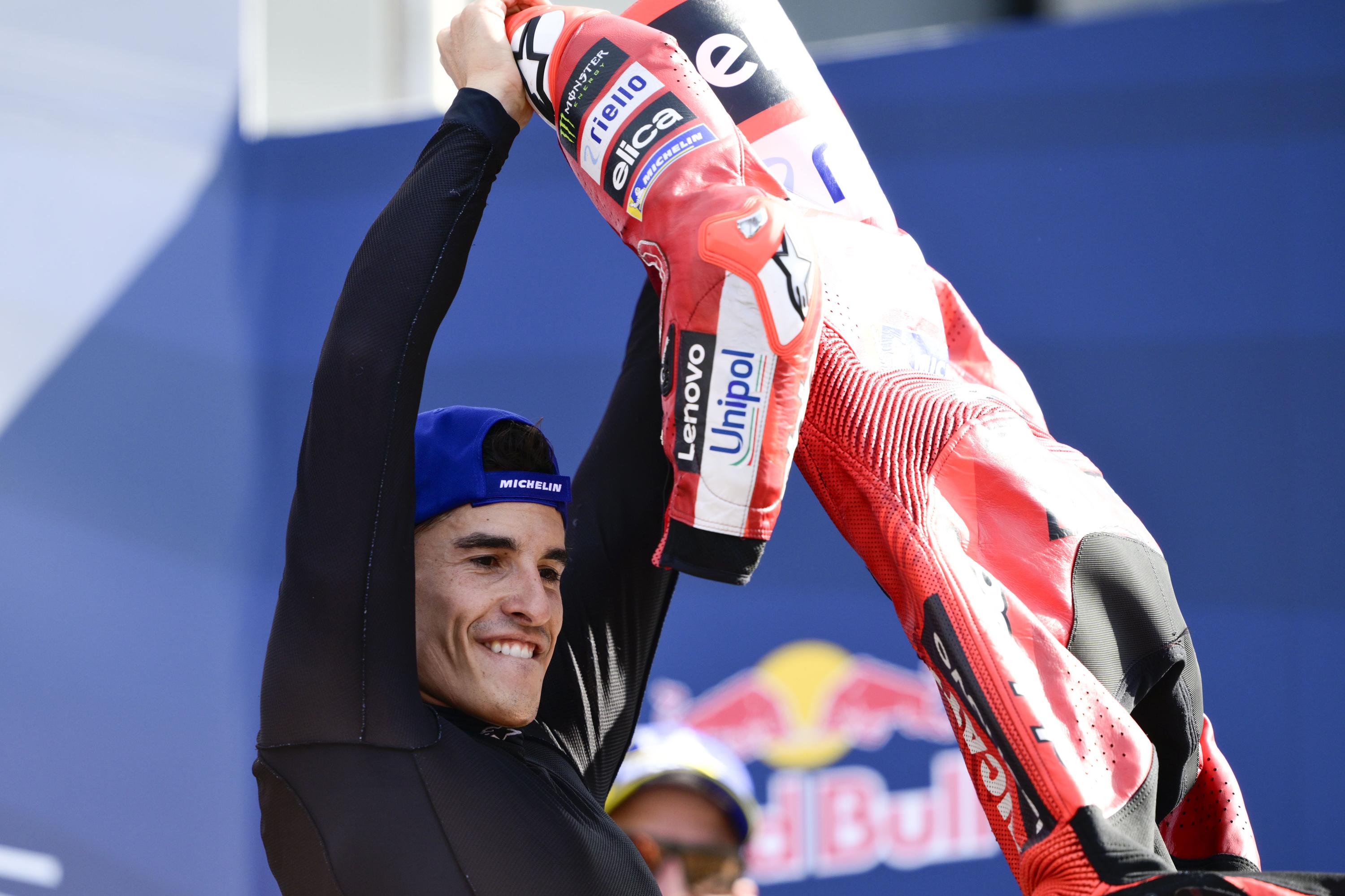 Marc Marquez “put cards on the table” in Misano MotoGP, “Bezzecchi’s reply was amazing!”