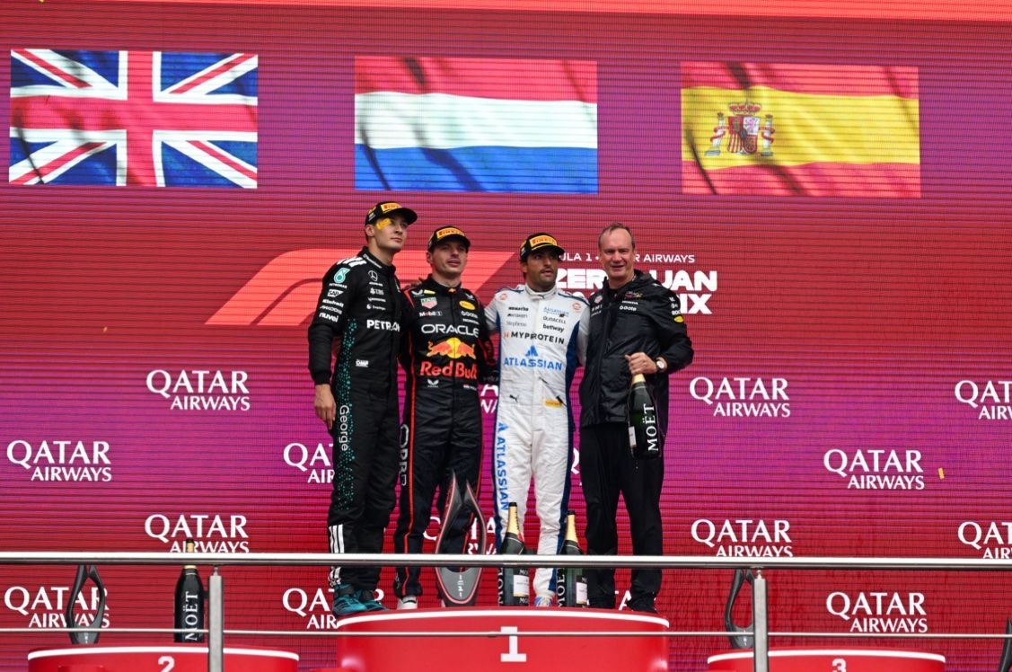 Bakü’de milli marş sırasında Formula 1 pilotları neden gülmemek için çaba sarf etti?