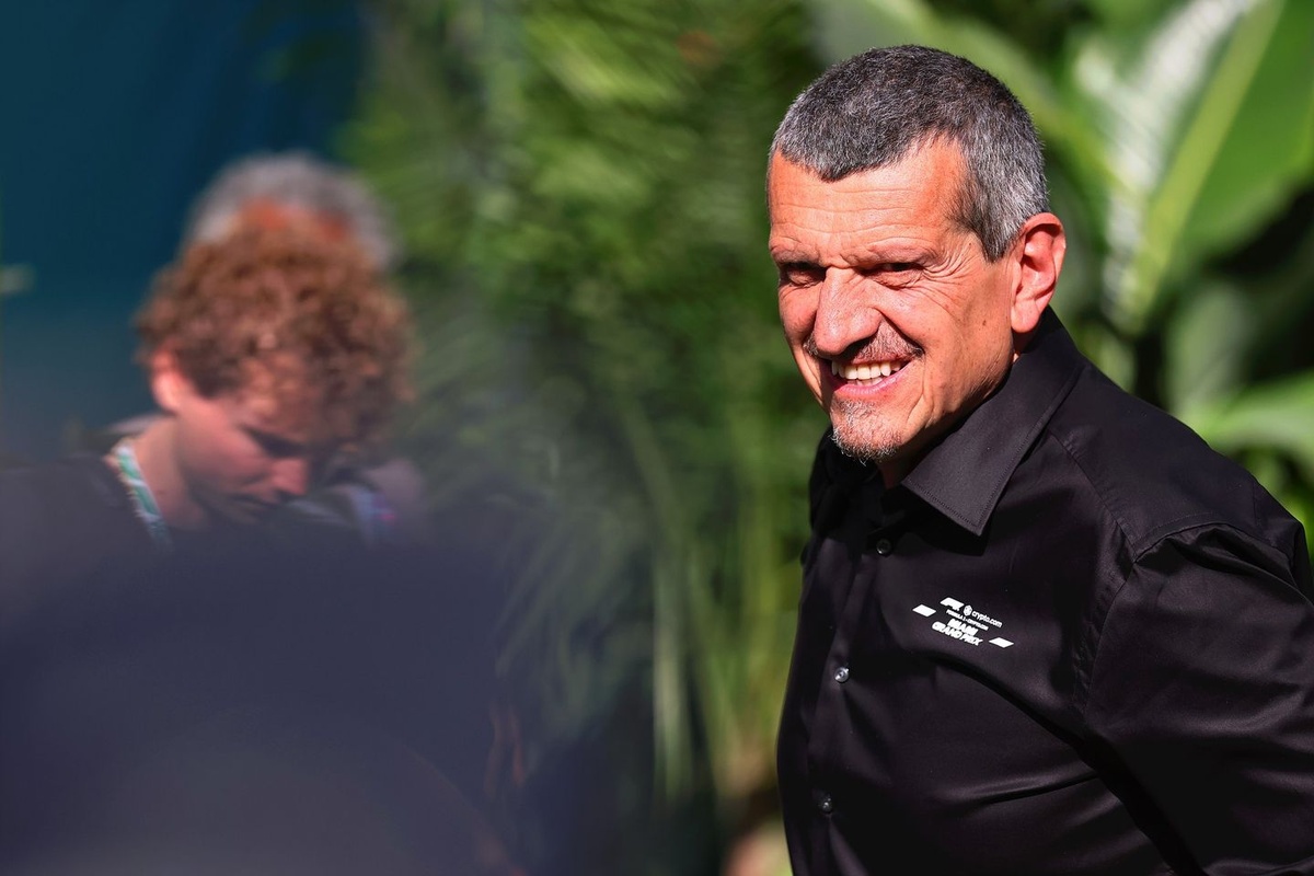 Steiner: “Ferrari’deki bazı kişiler Sainz’ın yerine Hamilton geldiği için pişman”