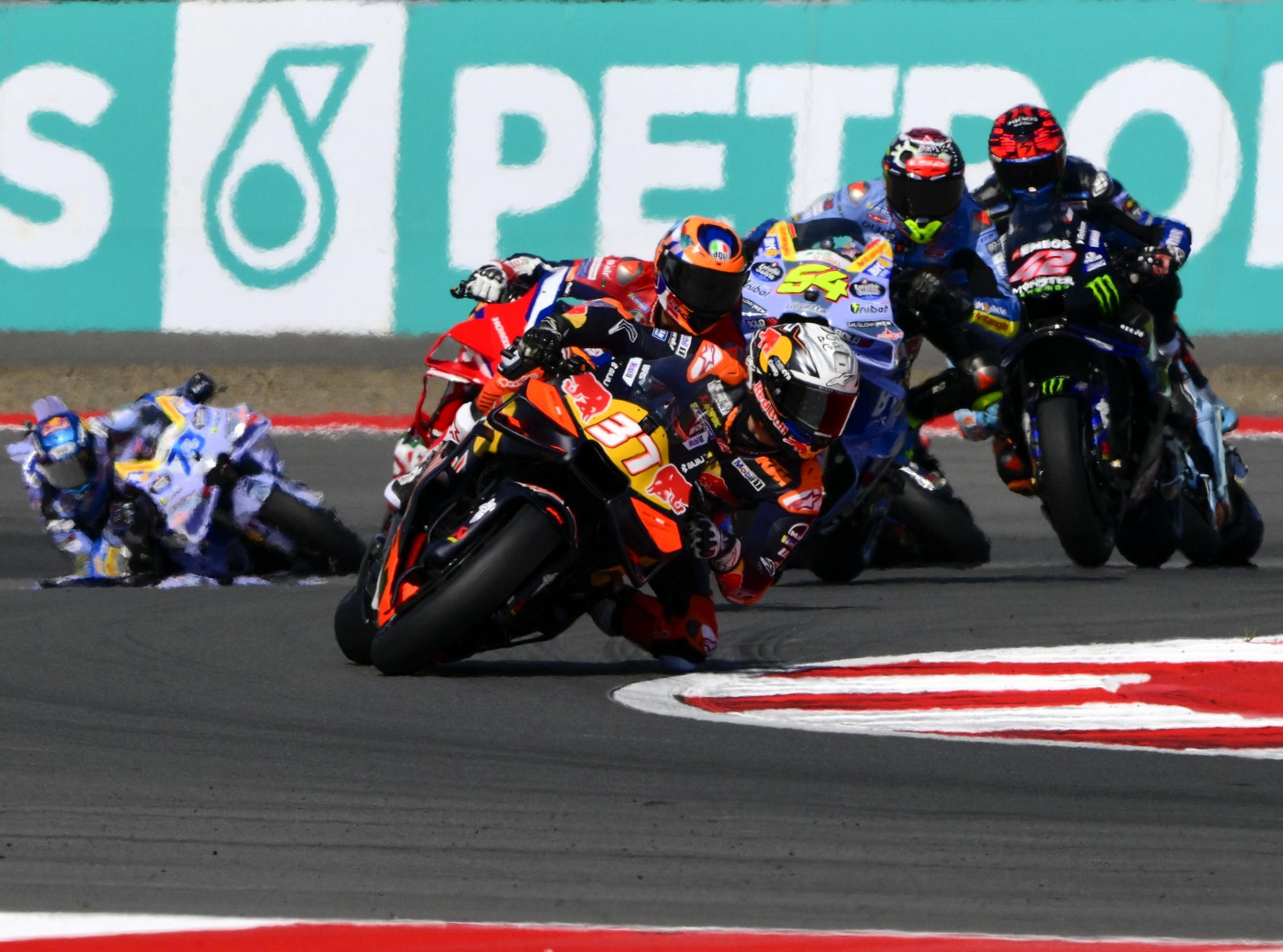 Pedro Acosta holds his ground in epic Indonesian MotoGP battle: “I’m becoming a better rider”