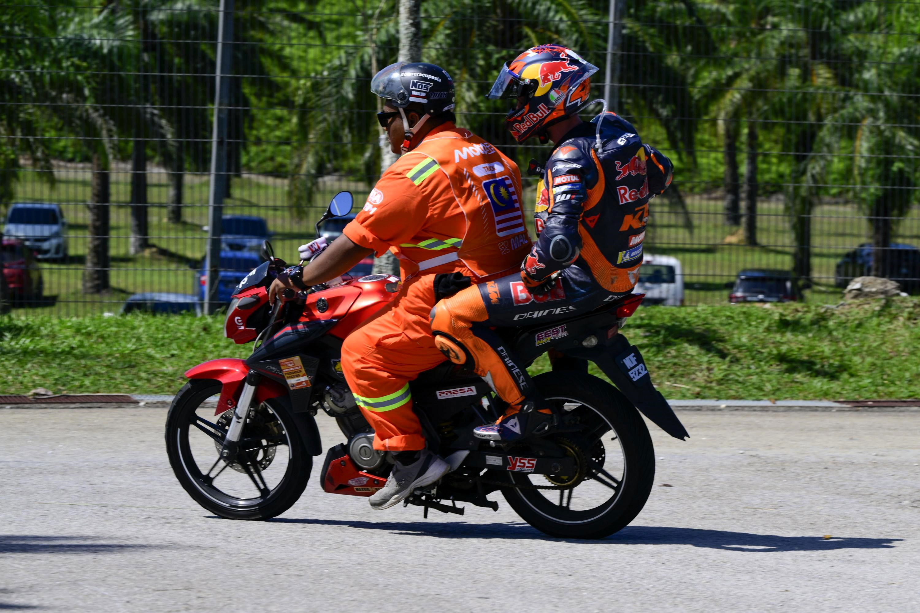 Pol Espargaro “chilling a bit too much” before Malaysian MotoGP crash Pol Espargaro “chilling a bit too much” before Malaysian MotoGP crash