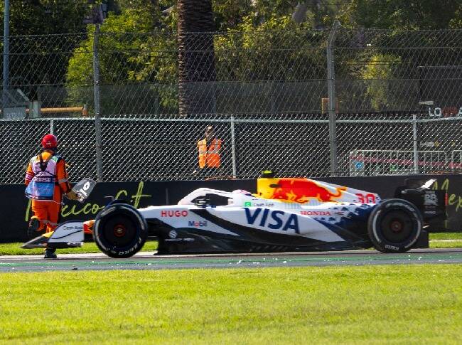 Beinahe-Crash mit Sportwarten: Wieso Liam Lawson jetzt beschuldigt wird Beinahe-Crash mit Sportwarten: Wieso Liam Lawson jetzt beschuldigt wird