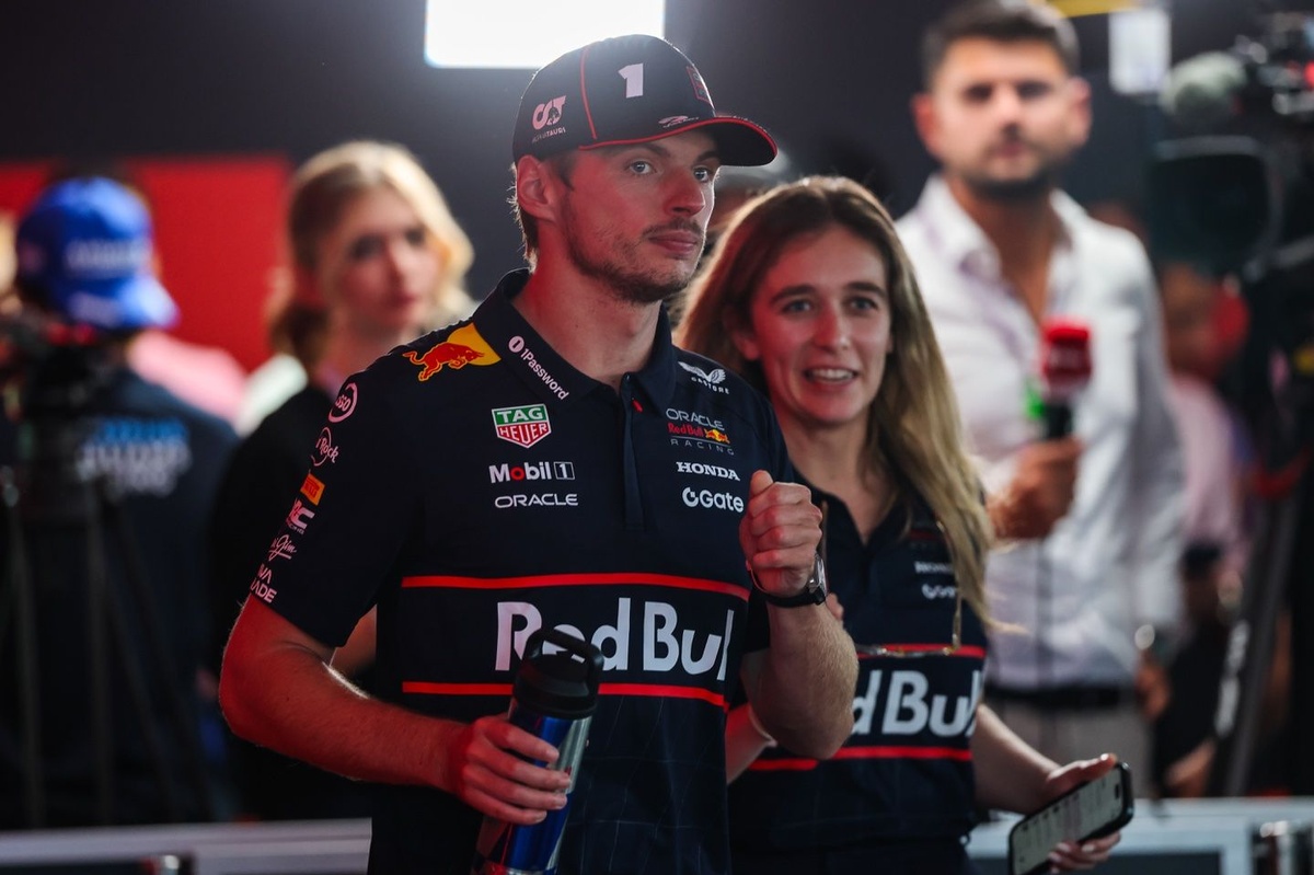 Cowell: “Verstappen, Aston Martin ile ilgileniyor”
