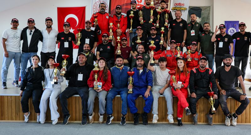 Denizli’de Kazananlar Akyüz ve Gül Oldu Denizli’de Kazananlar Akyüz ve Gül Oldu