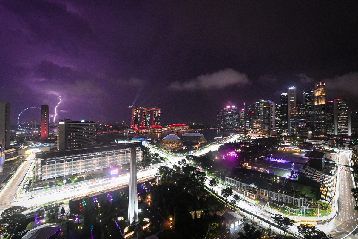 Formula 1, Singapur’da 31°C’ye ulaşacak olan sıcaklık sebebiyle ilk ‘Sıcaklık Tehlikesi’ uyarısını verdi