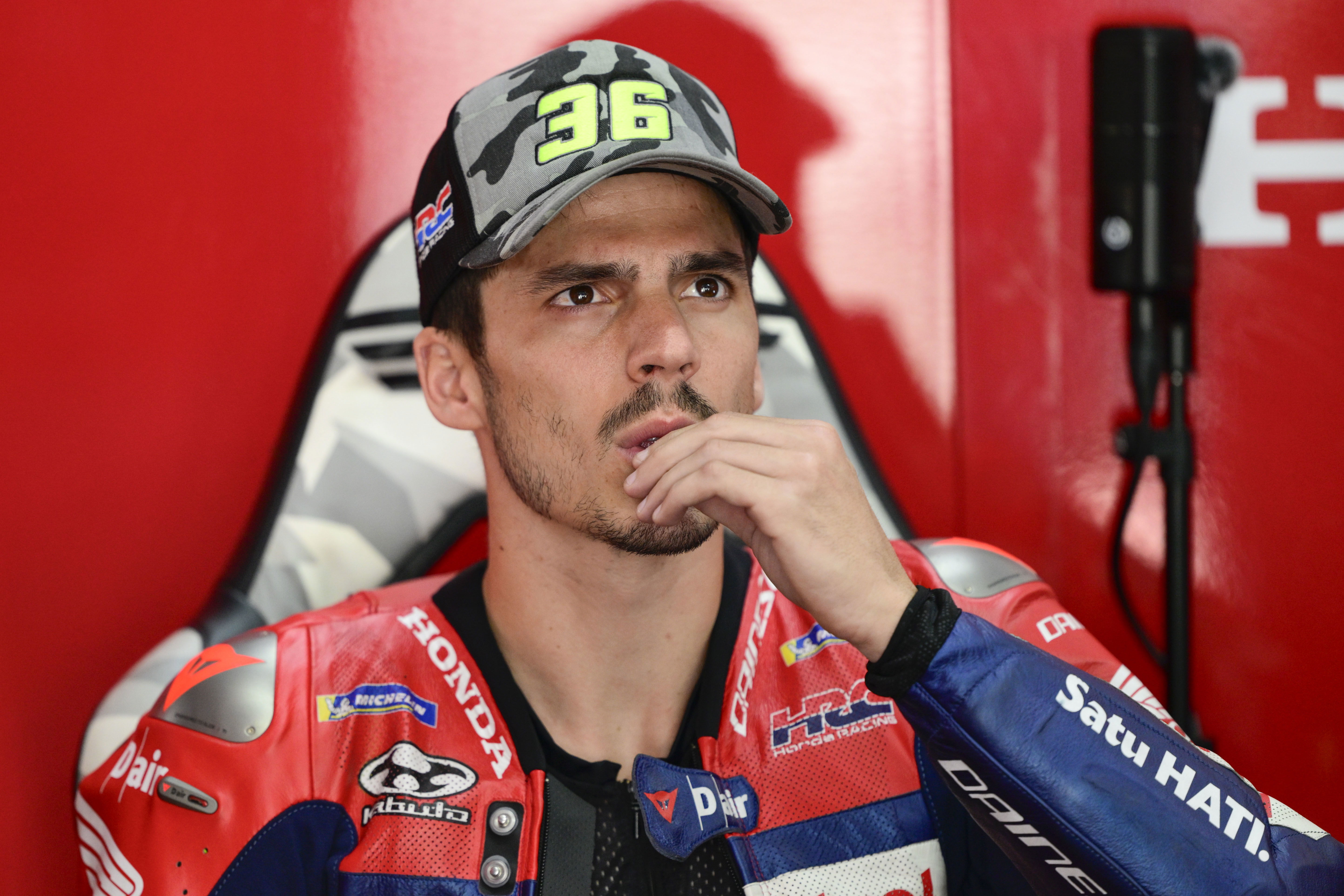 Dual Honda crash milestones in Malaysian MotoGP Sprint but “no big regrets” Dual Honda crash milestones in Malaysian MotoGP Sprint but “no big regrets”