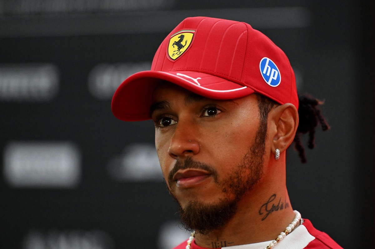 Hamilton: “Ferrari’nin en büyük sorunu aracın arka kısmı”