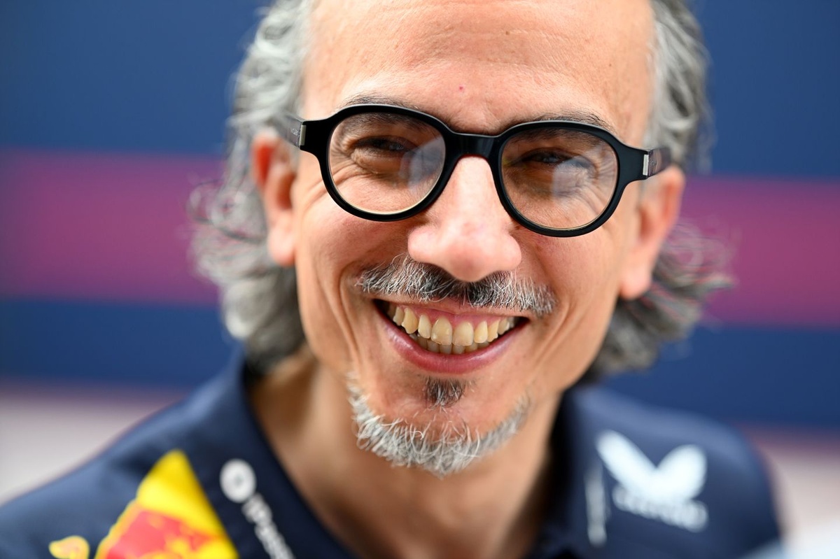 Mekies: “Verstappen pist dışında da olağanüstü”