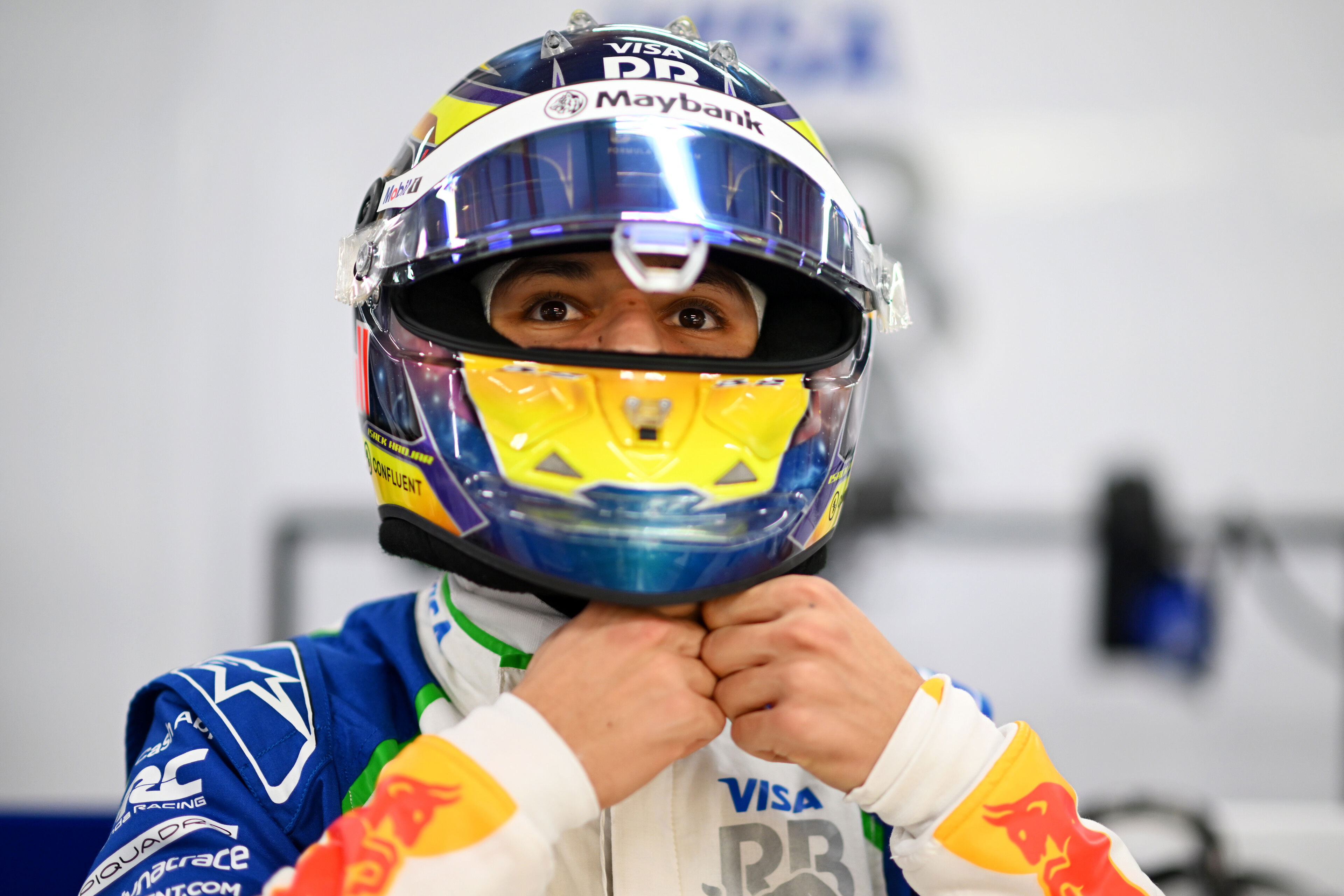 Isack Hadjar has pop at “grumpy” Fernando Alonso in F1 Singapore GP spat