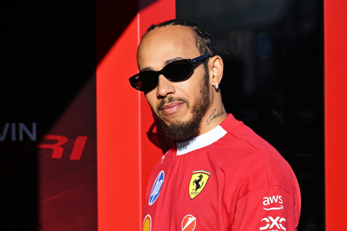 Vasseur’den pilotuna övgü: “Lewis Hamilton geri döndü!”