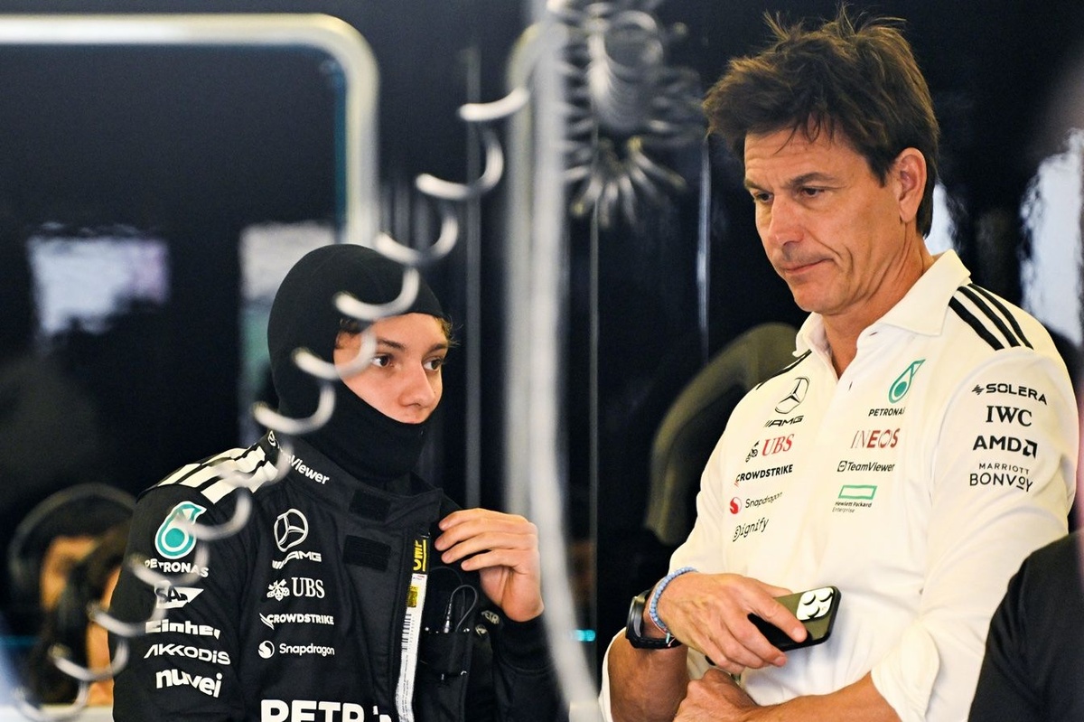 Wolff, Antonelli’nin Mercedes’ten ayrılacağı söylentileri hakkında: “Tamamen saçmalık!”