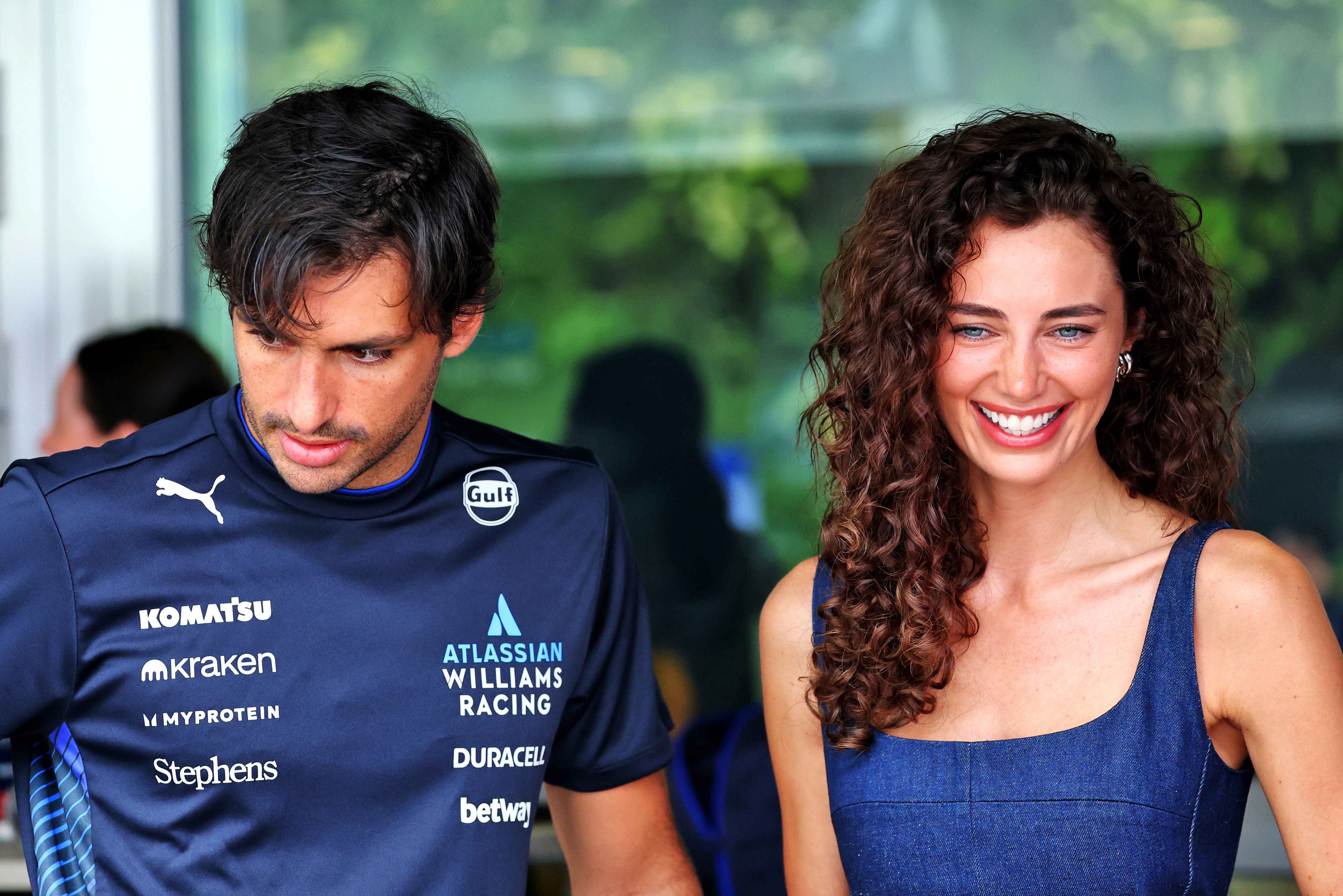 F1 photographer counters Carlos Sainz’s TV girlfriend-focus claim