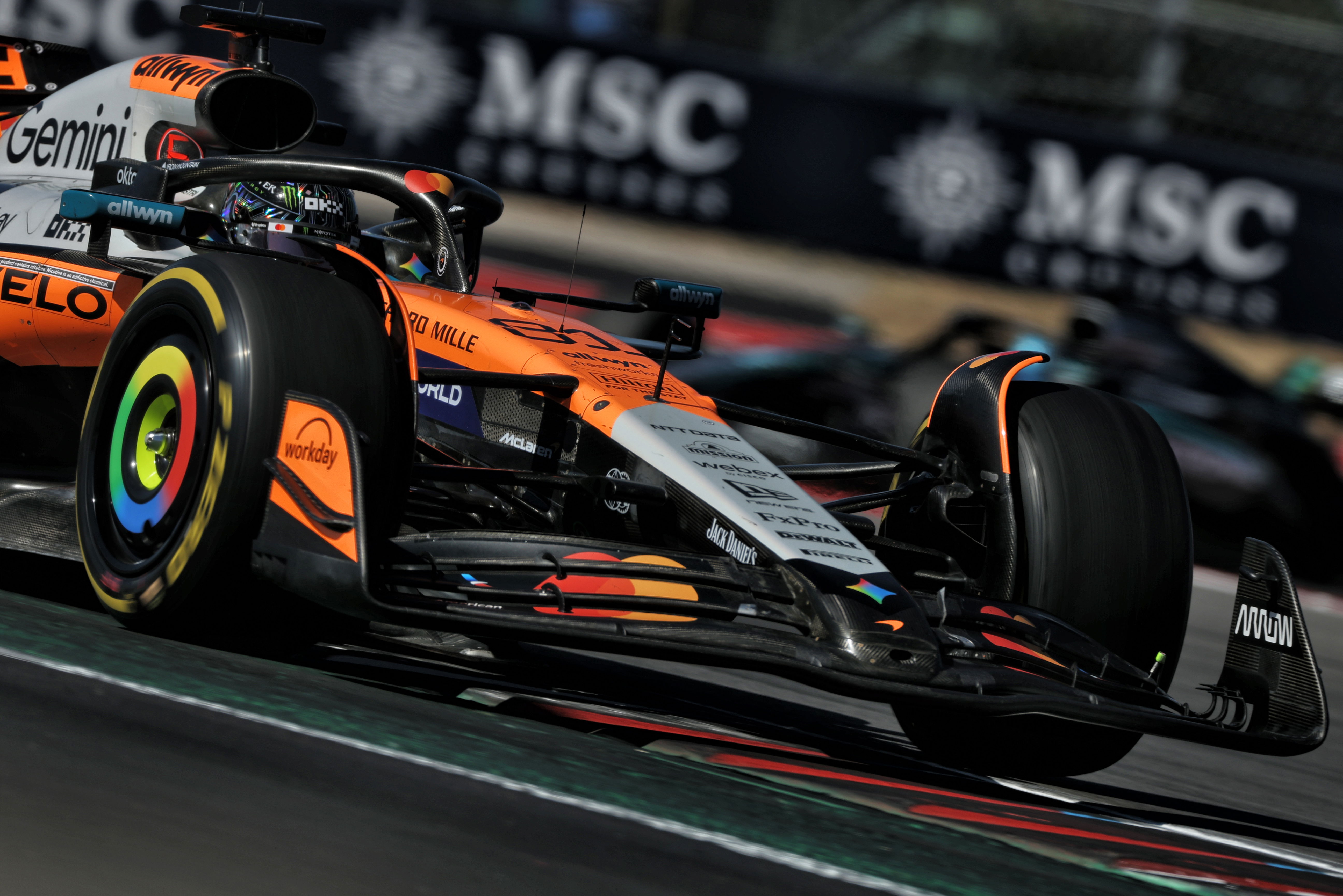 Oscar Piastri “insecure” under F1 title pressure as Max Verstappen closes in