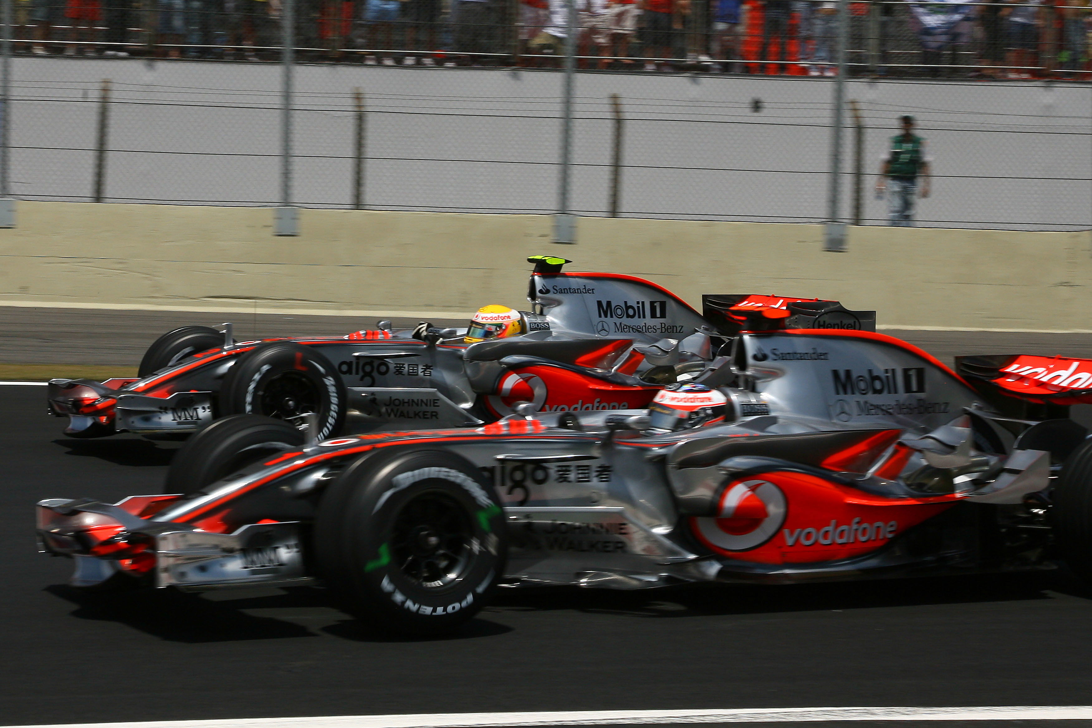 McLaren prepared to ‘risk’ 2007-style F1 title loss repeat