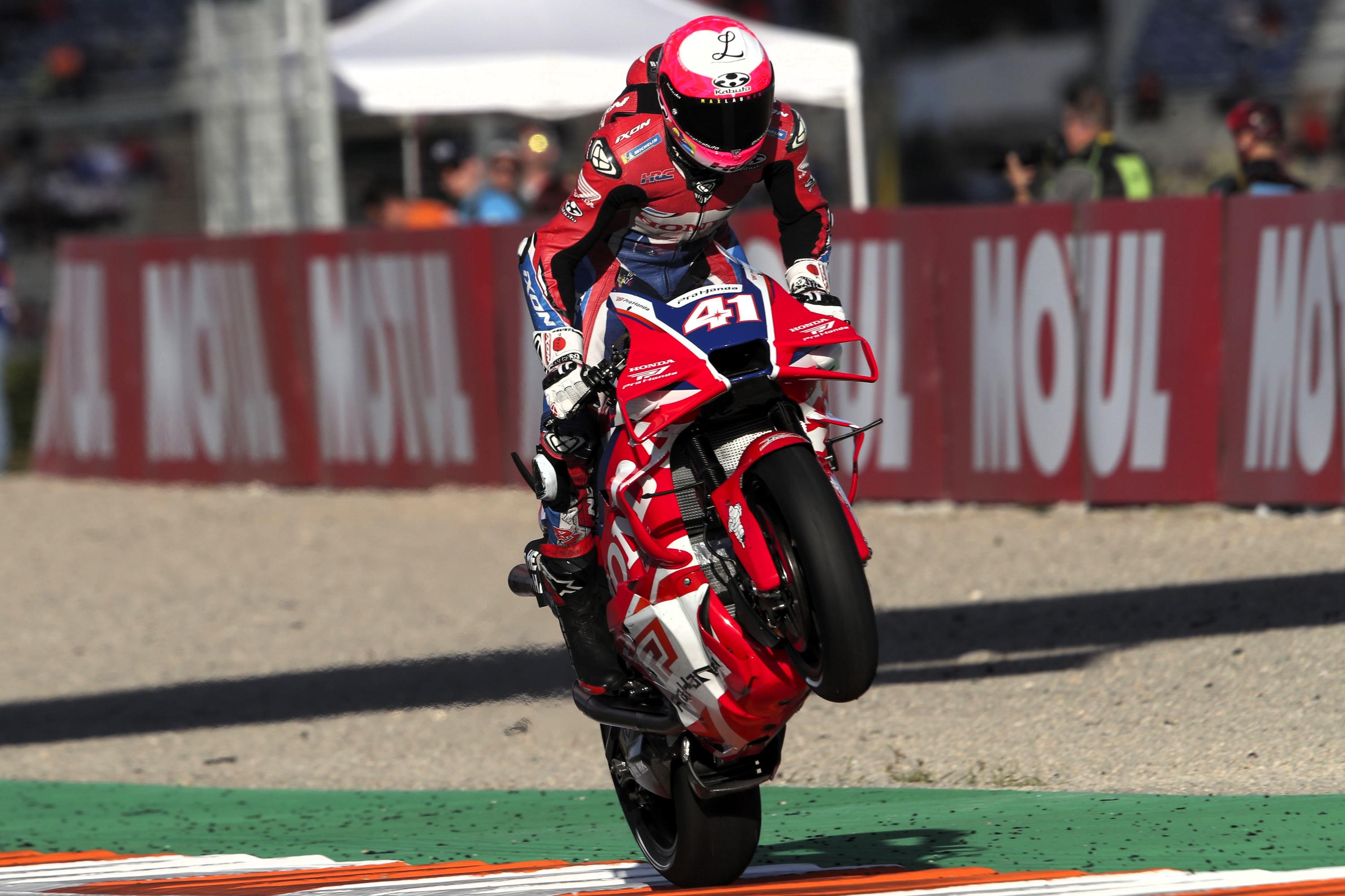 Aleix Espargaro: 2026 Honda MotoGP bike “better everywhere”, I need to be “braver”! Aleix Espargaro: 2026 Honda MotoGP bike “better everywhere”, I need to be “braver”!