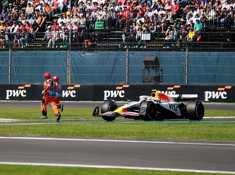 Streckenposten-Vorfall: Liam Lawson “überrascht” von Anschuldigungen Streckenposten-Vorfall: Liam Lawson “überrascht” von Anschuldigungen