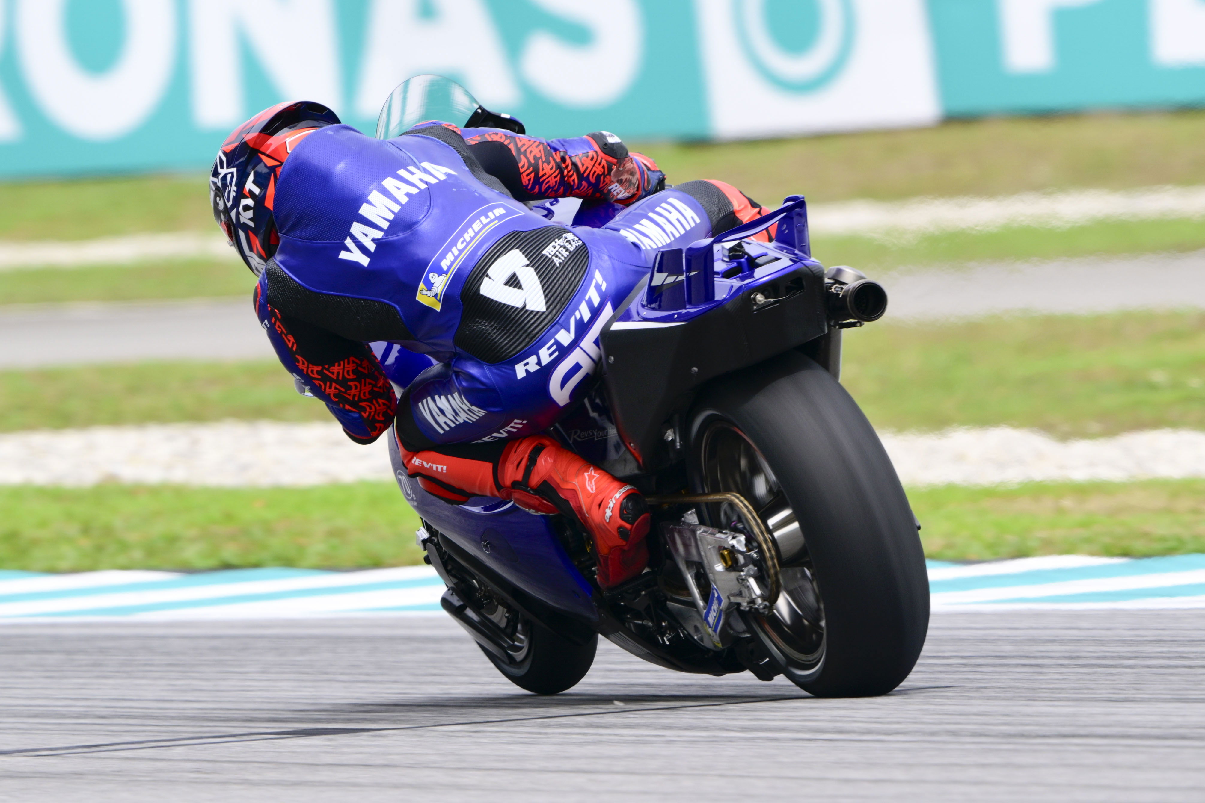 Where the Yamaha V4 MotoGP bike is better than the inline-four version Where the Yamaha V4 MotoGP bike is better than the inline-four version