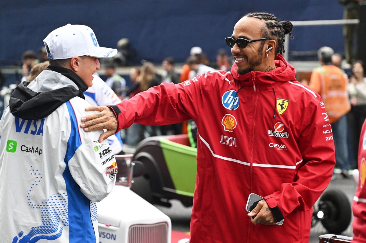 Hamilton: “Formula 1’den ayrıldığımda bile çaylak pilotları desteklemeye devam edeceğim” Hamilton: “Formula 1’den ayrıldığımda bile çaylak pilotları desteklemeye devam edeceğim”