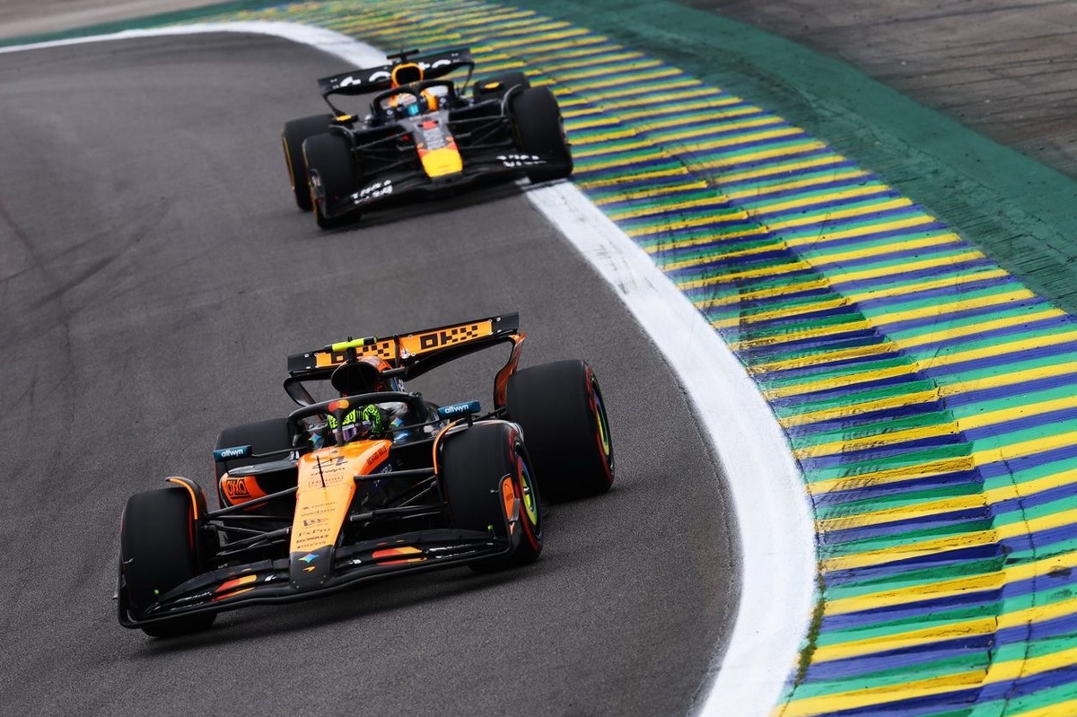 McLaren, Verstappen’in motor değişikliğinden rahatsız