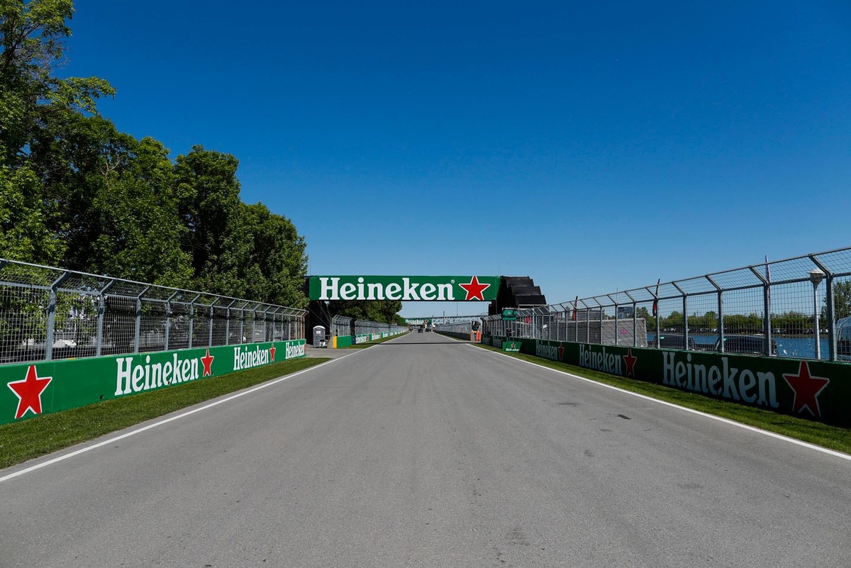 Heineken ile anlaşma kapsamında Formula 1 tarihindeki ilk ‘yıl bileti’ sahibi açıklandı Heineken ile anlaşma kapsamında Formula 1 tarihindeki ilk ‘yıl bileti’ sahibi açıklandı