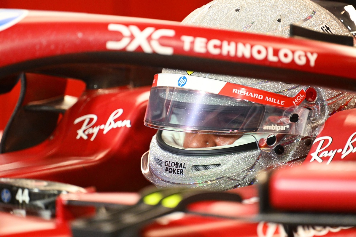 Wolff: “Hamilton Ferrari’de ‘sudan çıkmış balık gibi’ hissediyor”