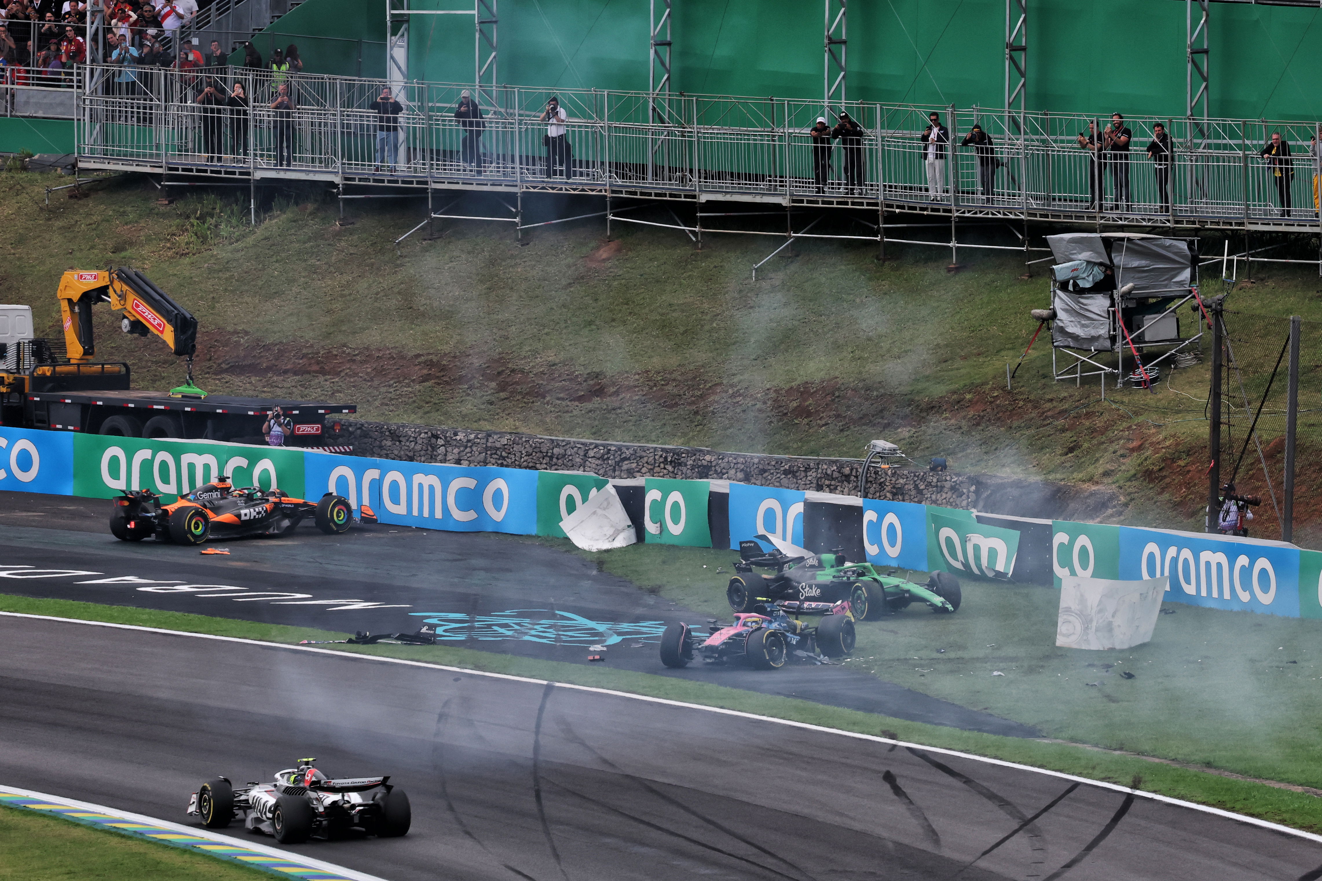 Oscar Piastri among three drivers to crash out of F1 Sao Paulo GP sprint