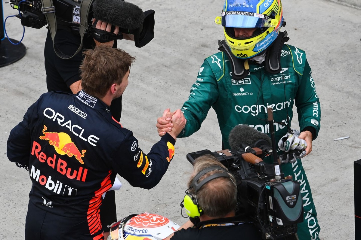 Alonso: “Verstappen farklı bir seviyede, diğerleri sadece çok iyi pilotlar” Alonso: “Verstappen farklı bir seviyede, diğerleri sadece çok iyi pilotlar”