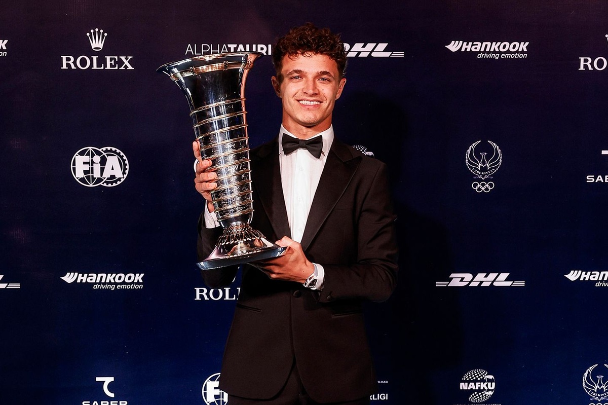 Şampiyonluk kupasını alan Norris: “McLaren’a minnettarım” Şampiyonluk kupasını alan Norris: “McLaren’a minnettarım”