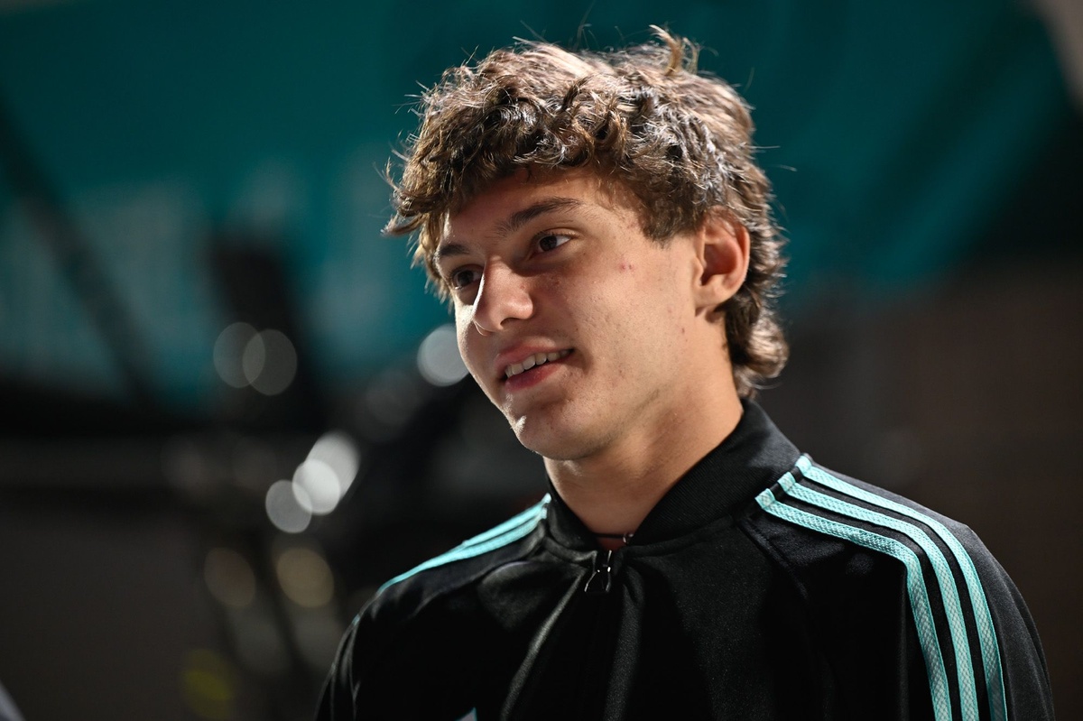 Antonelli, Milton Keynes’te gizlice piste çıktı Antonelli, Milton Keynes’te gizlice piste çıktı