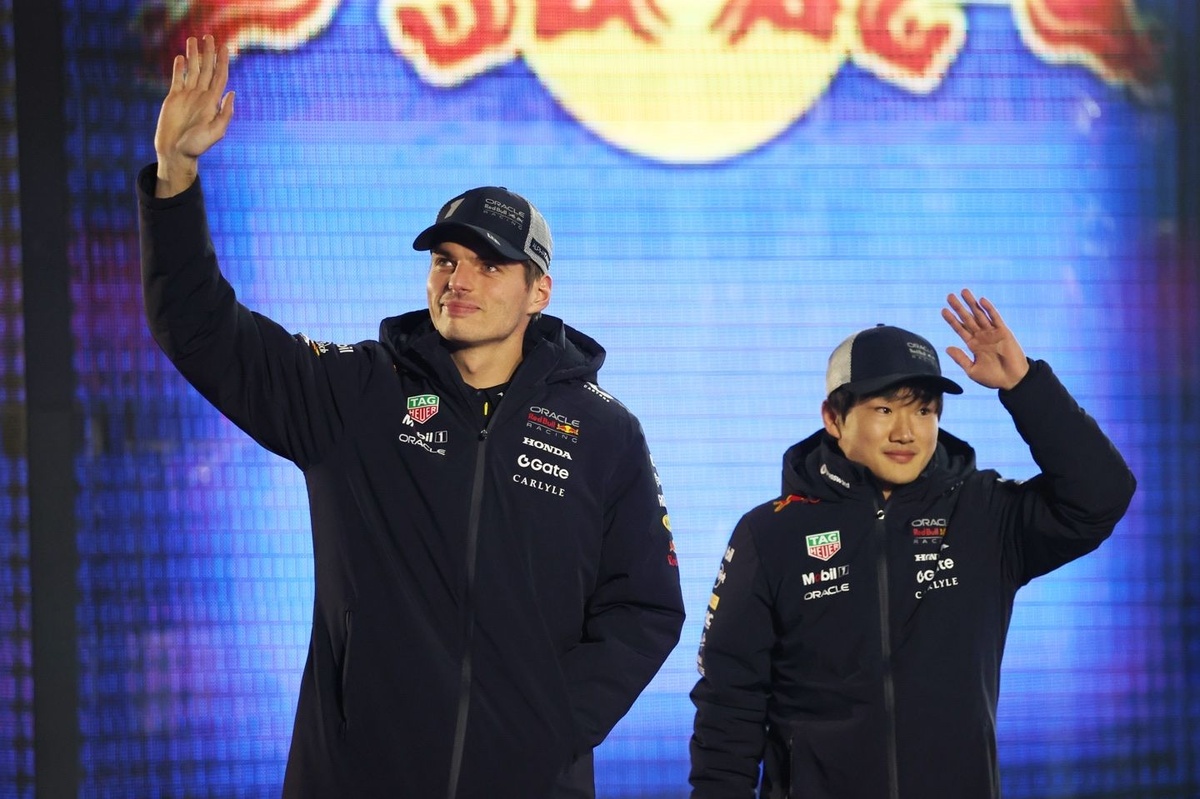 Tsunoda ve Verstappen, Abu Dabi’de kasklarını değiştirmişler Tsunoda ve Verstappen, Abu Dabi’de kasklarını değiştirmişler