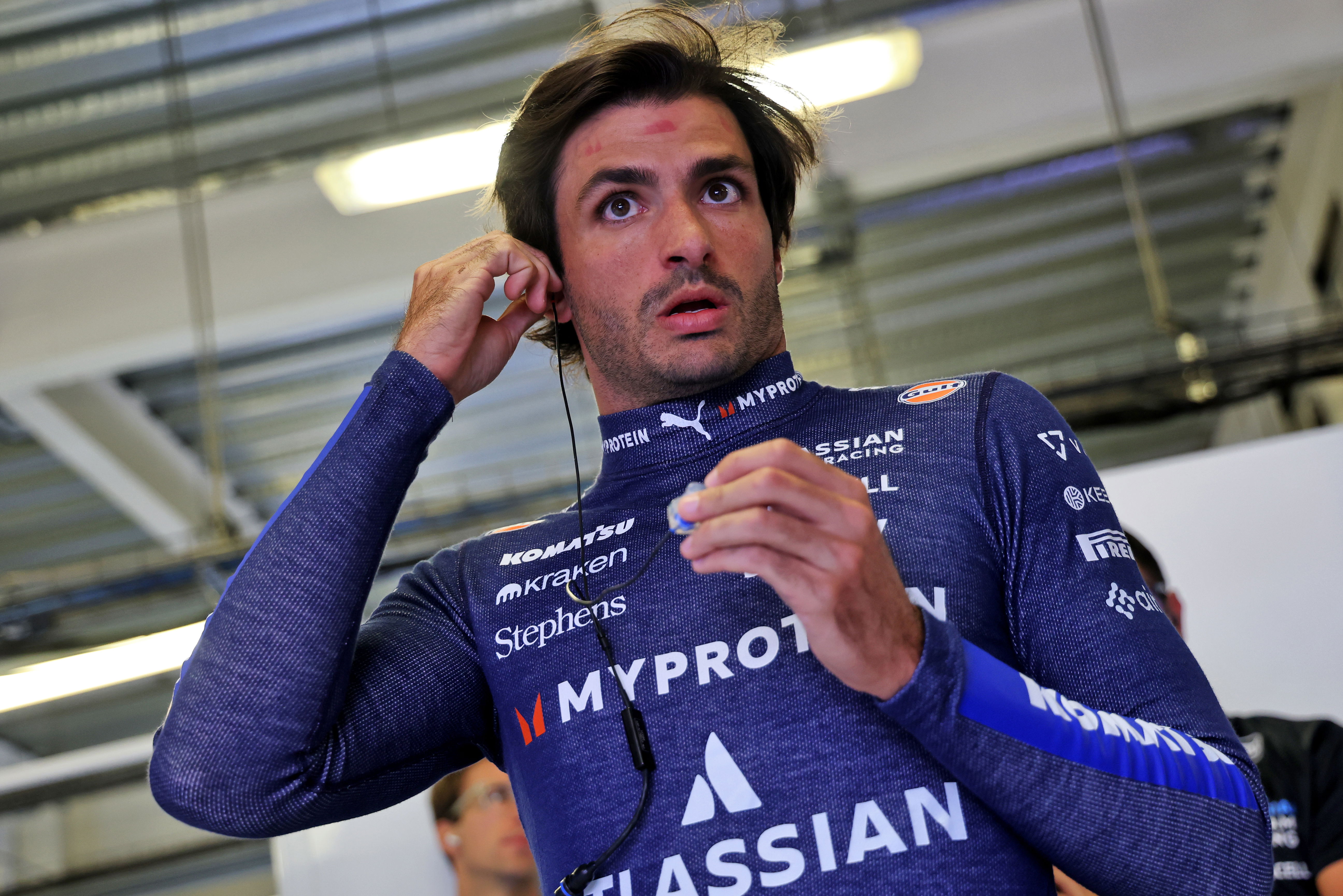 Carlos Sainz shows true colours with classy Williams F1 gesture Carlos Sainz shows true colours with classy Williams F1 gesture