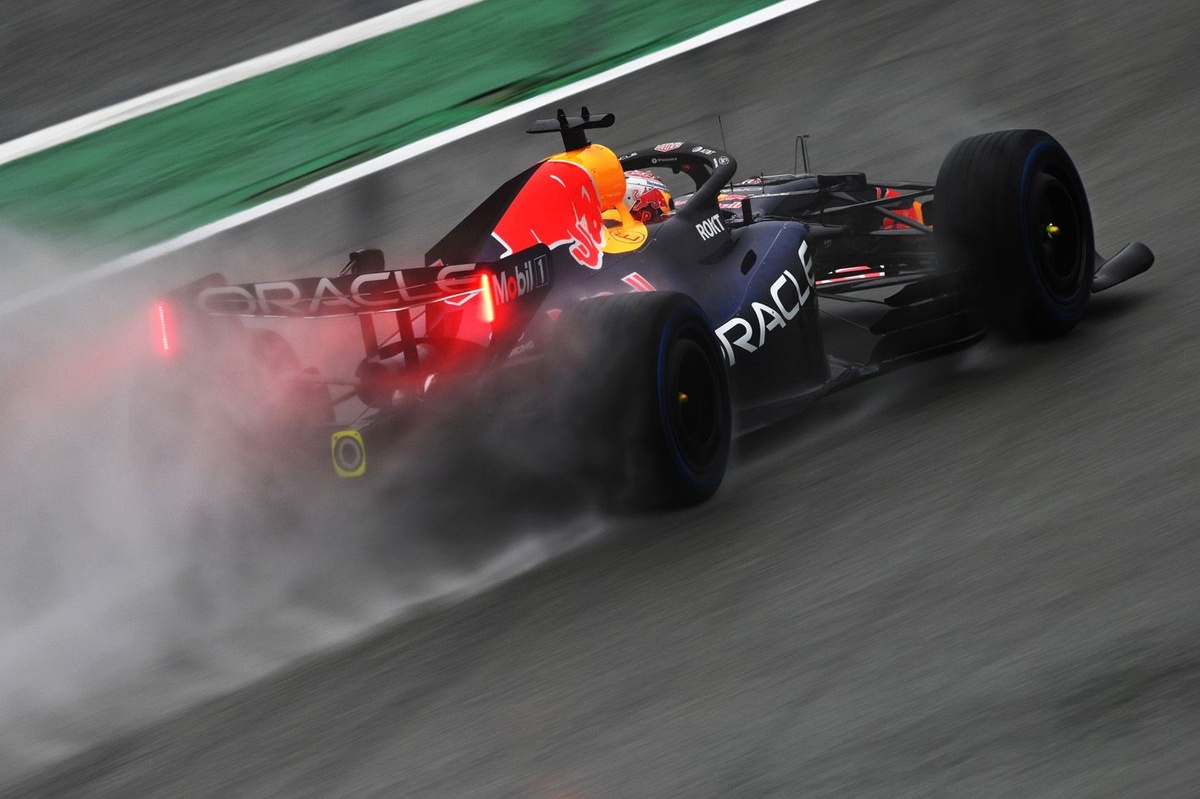 2026 Formula 1 Barselona testleri 2. gün: Verstappen en hızlı, Hadjar kaza yaptı