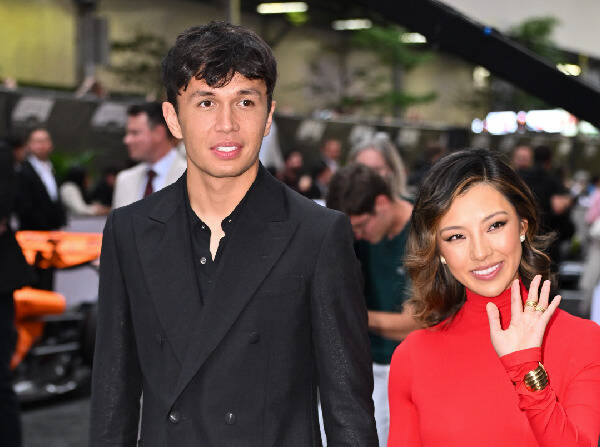 Auf Social-Media: Alex Albon gibt Verlobung mit Muni “Lily” He bekannt