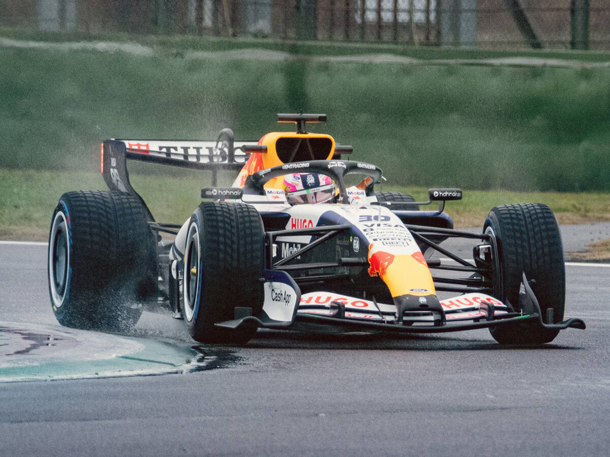 Arvid Lindblad mit Abflug: Racing Bulls absolviert Shakedown mit dem VCARB03