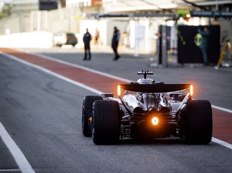 Problem im Benzinsystem: McLaren verliert kompletten Nachmittag Problem im Benzinsystem: McLaren verliert kompletten Nachmittag