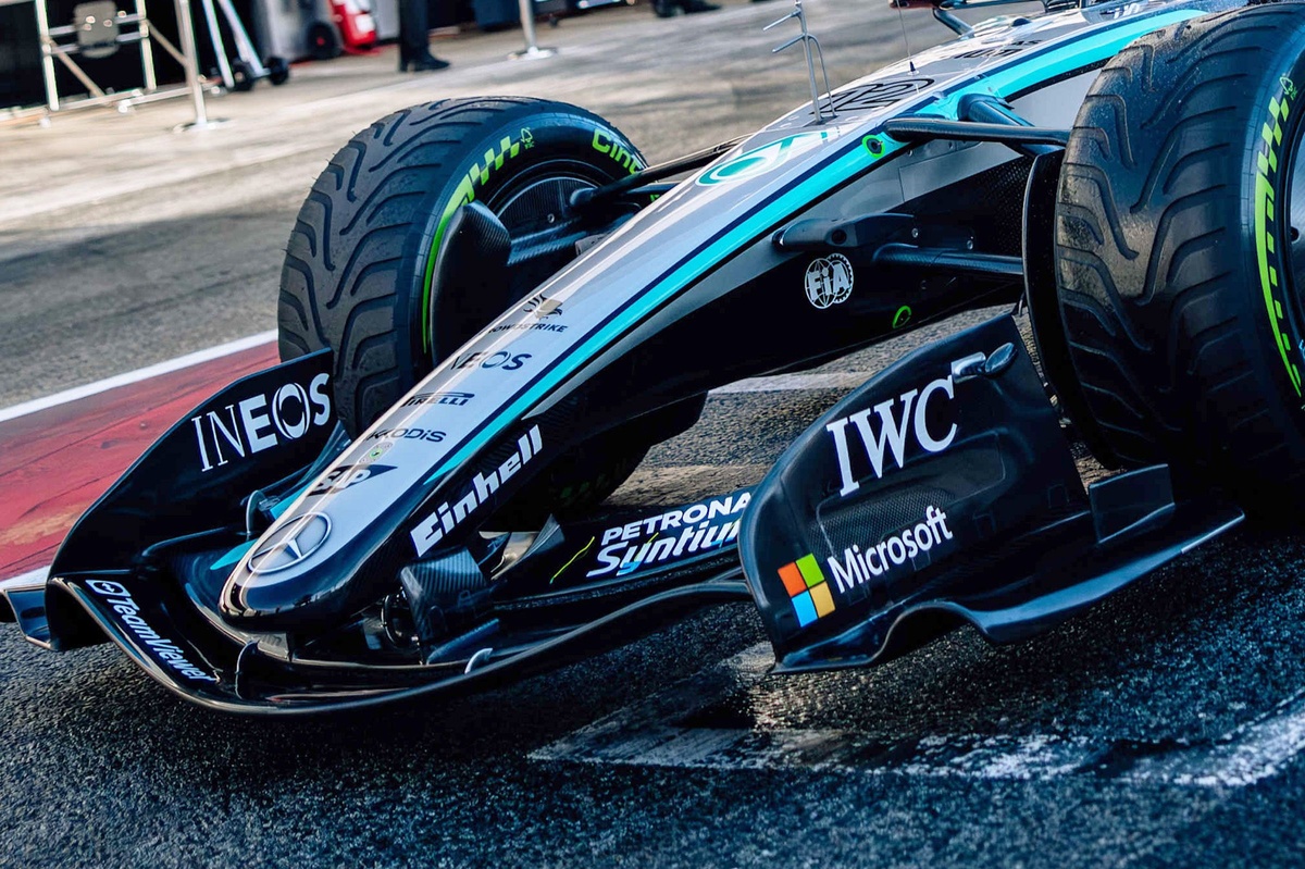 Mercedes’in 2026 aracındaki ilgi çekici ön kanat tasarımı nasıl? Mercedes’in 2026 aracındaki ilgi çekici ön kanat tasarımı nasıl?