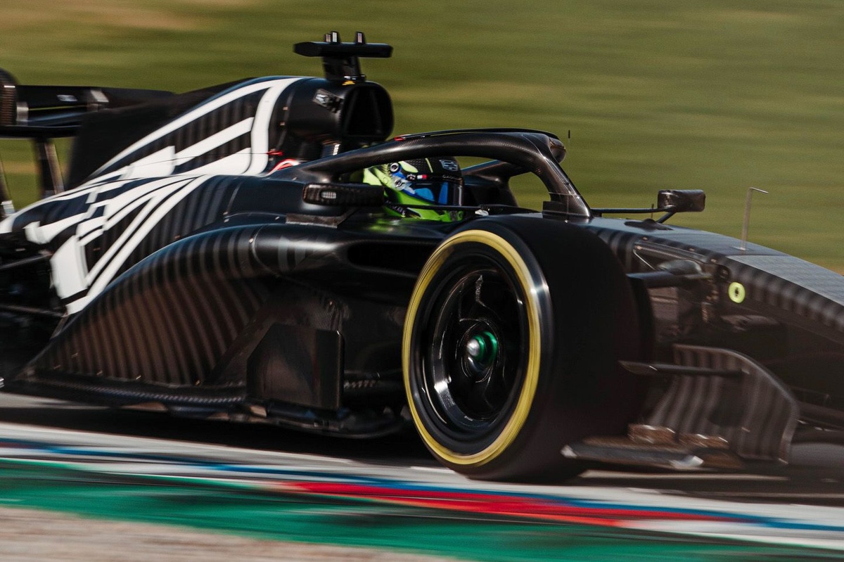 Cadillac, yeni Tommy Hilfiger koleksiyonunu 5 Şubat’ta tanıtacak