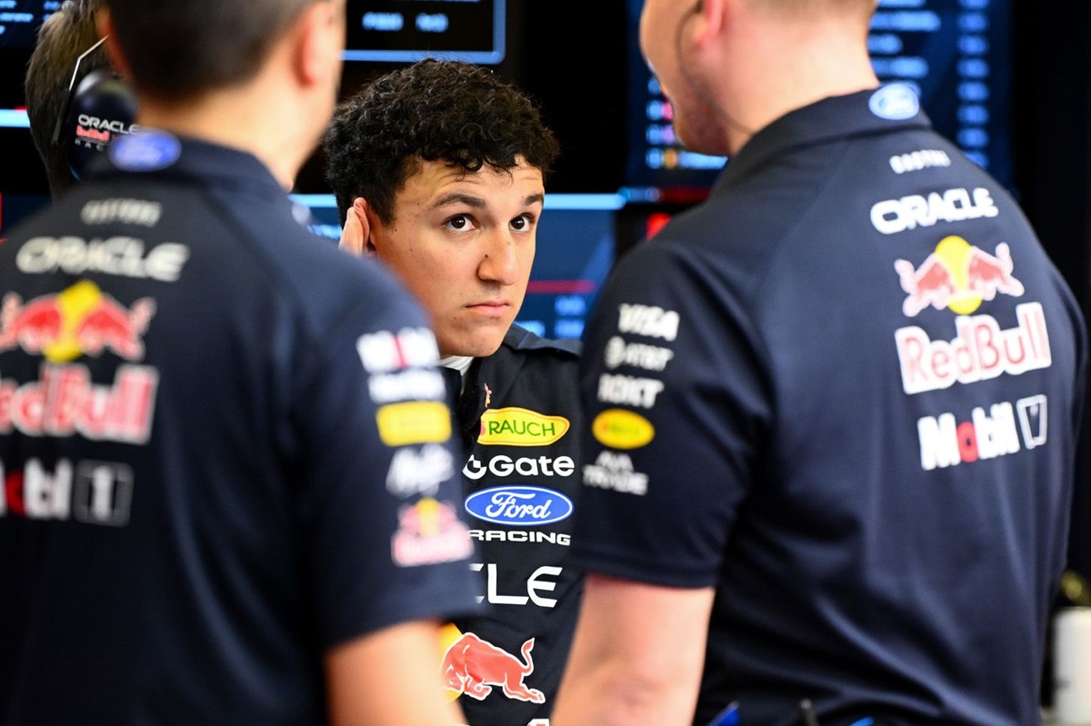 Eski Red Bull pilotlarından Hadjar’a destek: “Yeni kurallar onun için büyük bir fırsat” Eski Red Bull pilotlarından Hadjar’a destek: “Yeni kurallar onun için büyük bir fırsat”