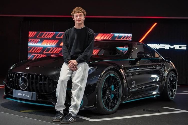 Antonelli ultra nadir Mercedes şirket aracını teslim aldı