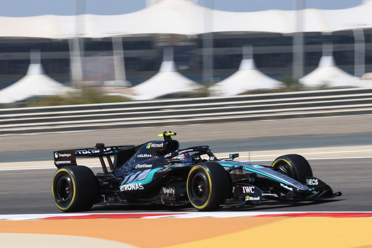 Mercedes, yeni adidas ‘2026 Silver Arrows’ koleksiyonunu tanıttı