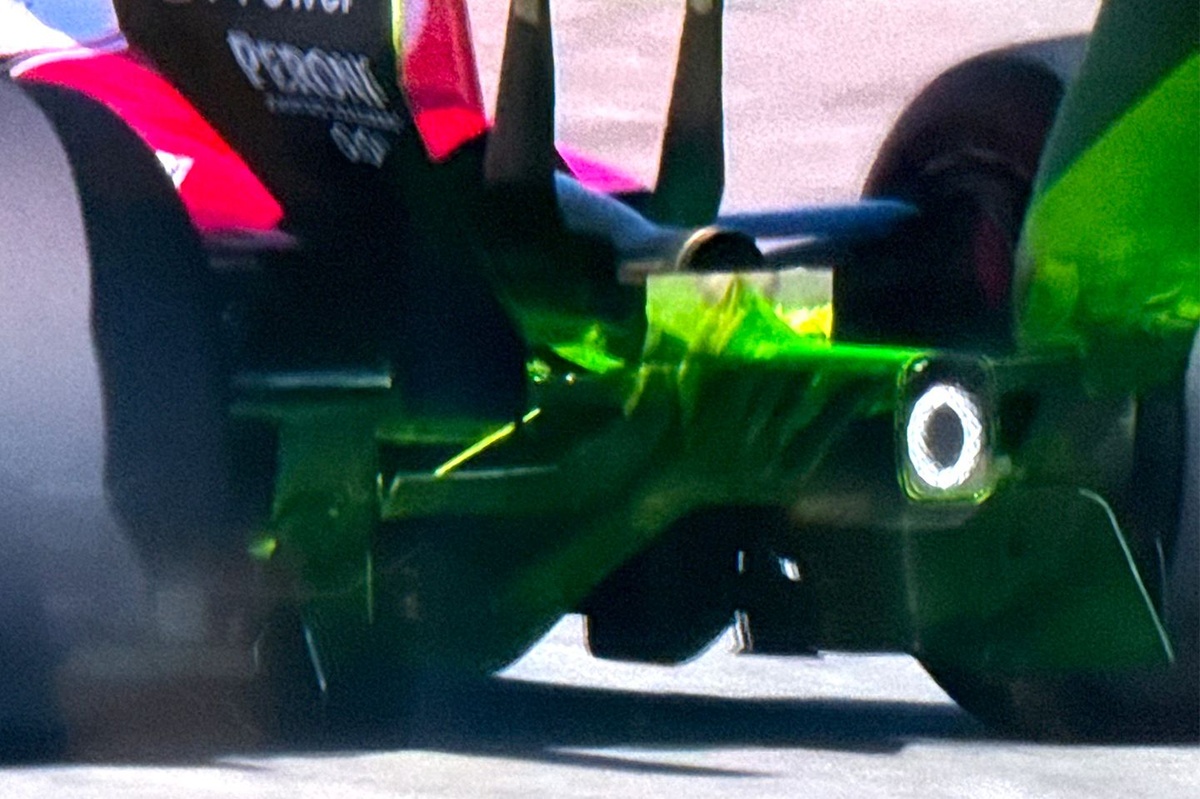 Teknik: Ferrari egzoza “rakiplerinin kopyalaması zor olan” yeni bir kanatçık ekledi! Teknik: Ferrari egzoza “rakiplerinin kopyalaması zor olan” yeni bir kanatçık ekledi!