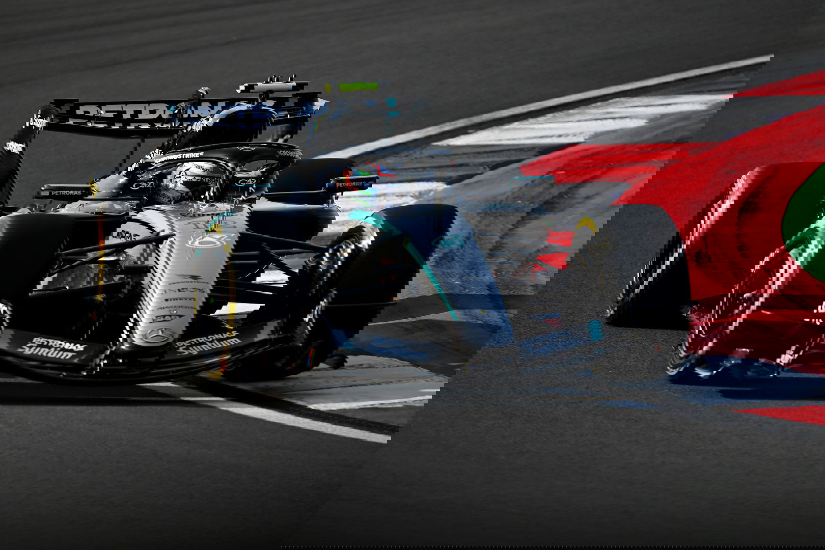 F1 Chinese GP LIVE: Race build-up as Antonelli starts from pole