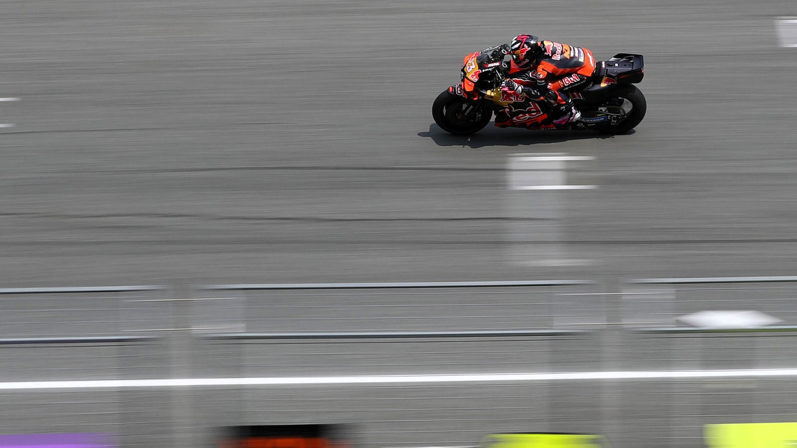 Mystery shaking issue strikes KTM rider at Thai MotoGP