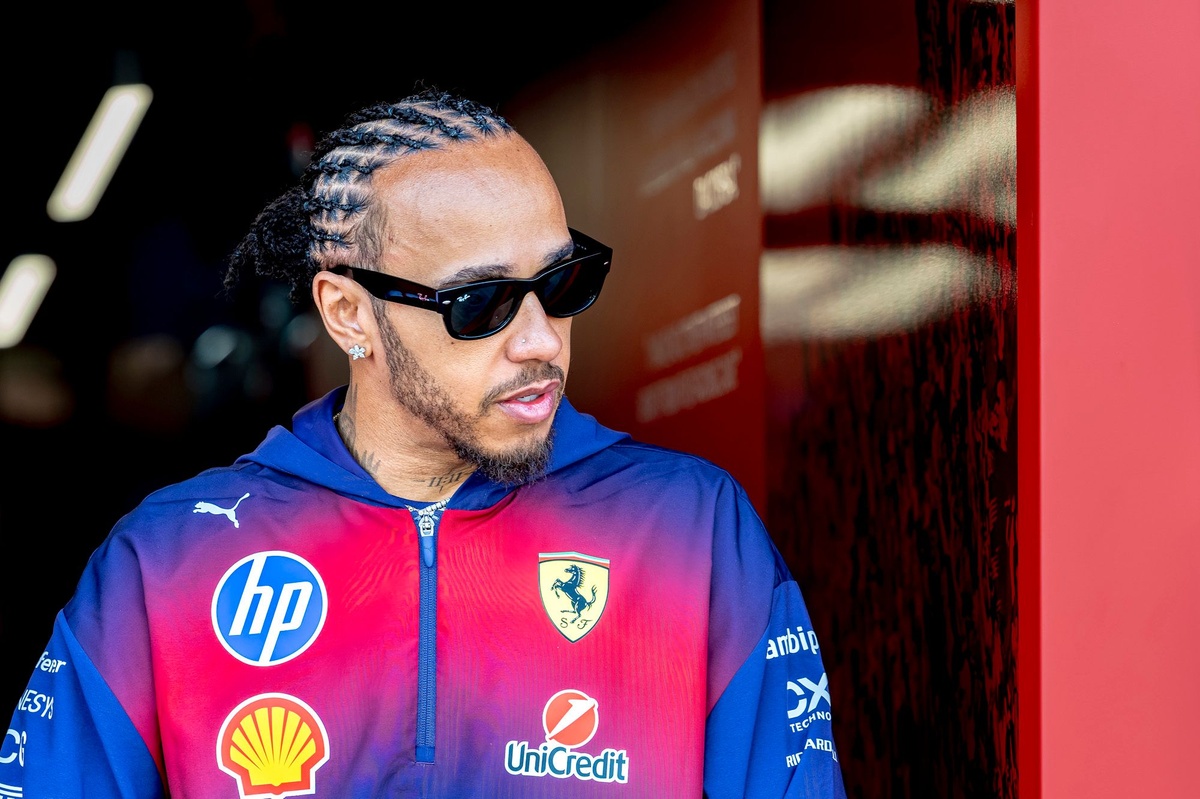 Hamilton: “Mercedes’in avantajını yok etmek için çok çalışmalıyız”